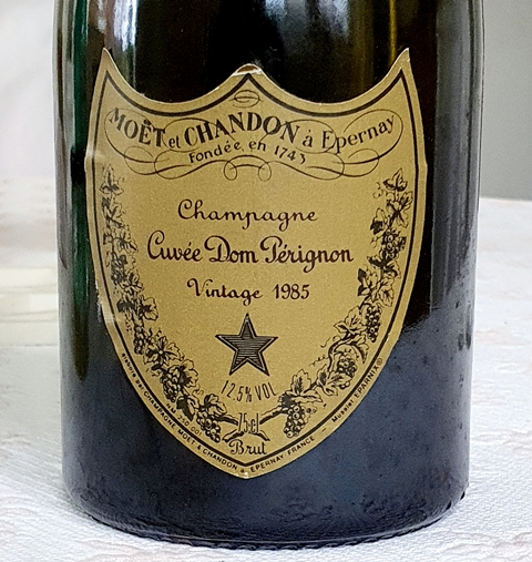 Champagne Dom Perignon 1964 - Au droit de bouchon