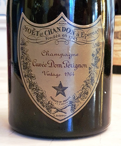 Champagne Dom Perignon 1964 - Au droit de bouchon