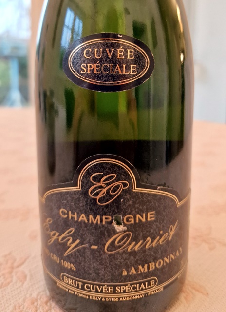 Le champagne sans peine grâce à un tire-bouchon spécial - La Revue du vin  de France